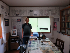 写真5　伊勢イモ歴史資料館と山口館長(2015年7月3日)